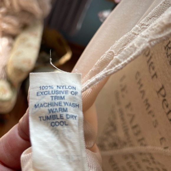 Vintage Contessa peach nylon nightgown with lace scoop neck size M - Picture 13 of 13